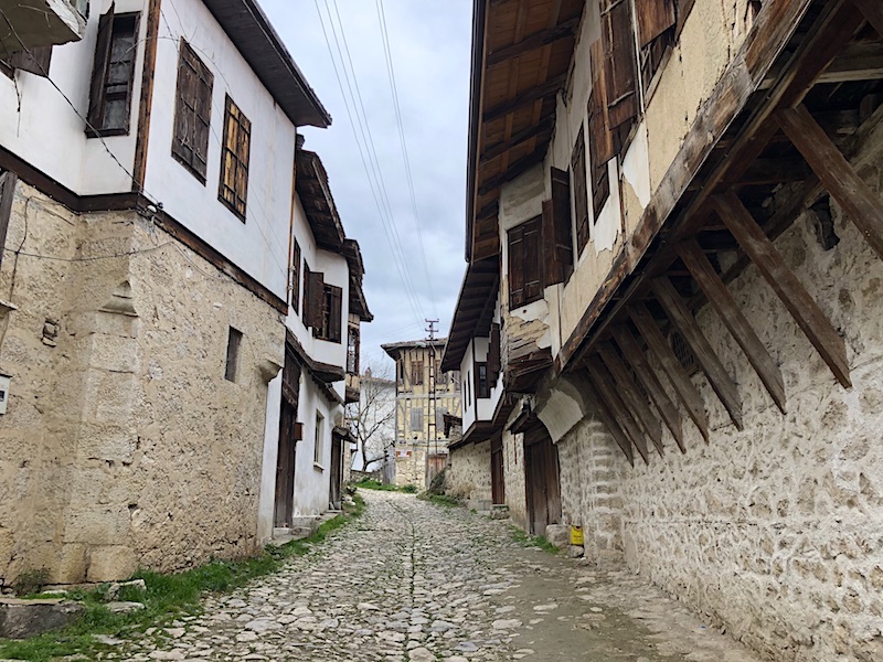 YENİCE ‘DEN TREN İLE KARABÜK’E YOLCULUK BATI KARADENİZ ‘İN KEŞFEDİLMEMİŞ GÜZELLİKLERİ
